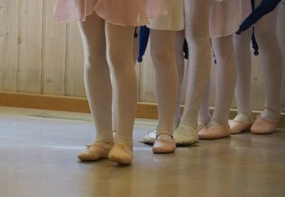 Kinderballett (ab 7 J.) Kinderballett (ab 7 J.)